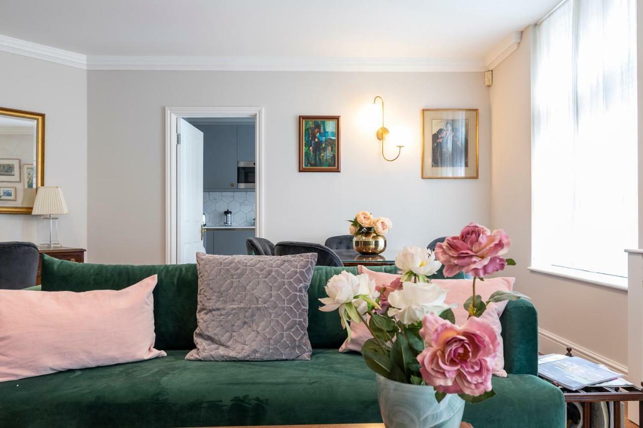 Joivy Beautiful 2 Bed Apt In The Heart Of Mayfair, Close To Tube Lägenhet London Exteriör bild