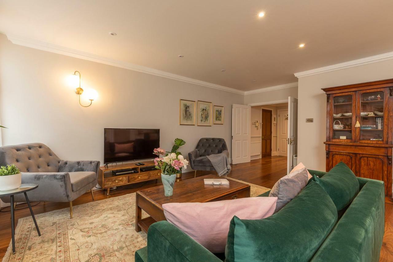 Joivy Beautiful 2 Bed Apt In The Heart Of Mayfair, Close To Tube Lägenhet London Exteriör bild